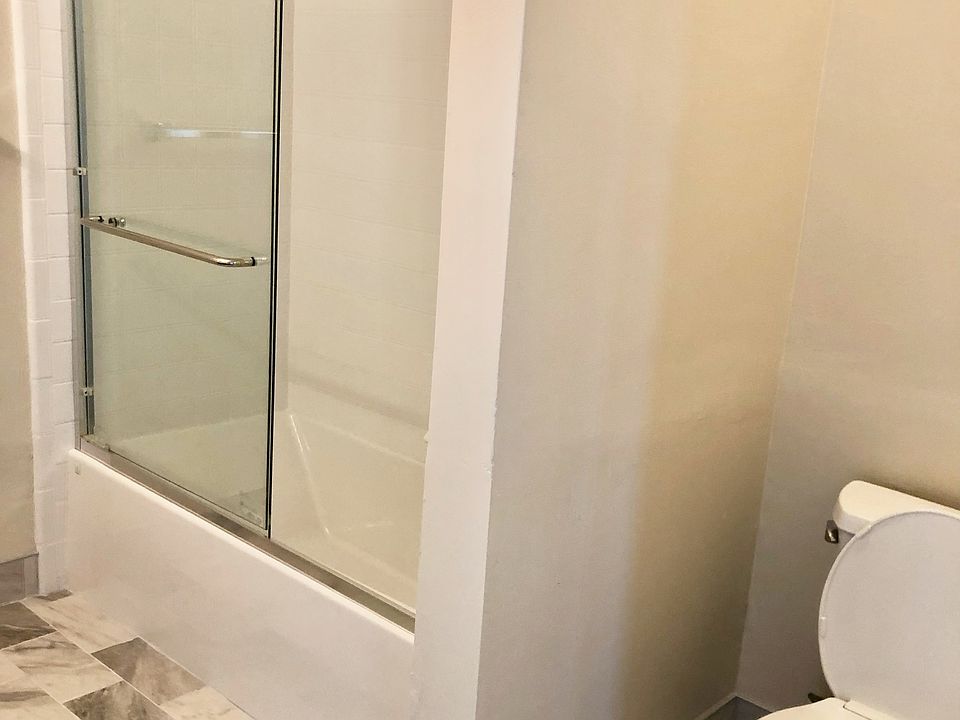 1st image of 525 N San Mateo Dr APT 301