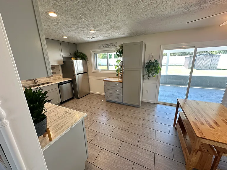 10411 Farrar Ave — Photo 3