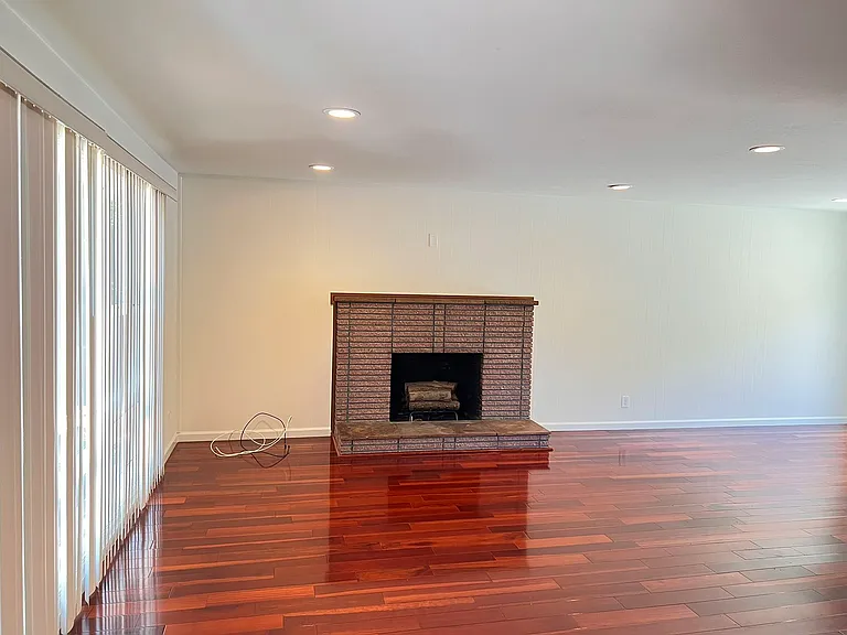 29 Upland Ave — Photo 3