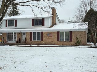 8855 Ferry Rd, Grosse Ile, MI 48138