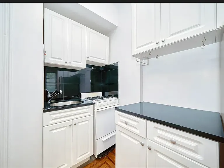 223 E 58th St #3B — Photo 6