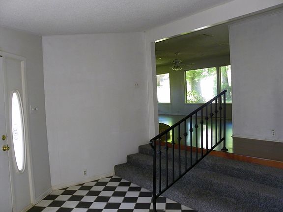 2nd image of 301 N Central St