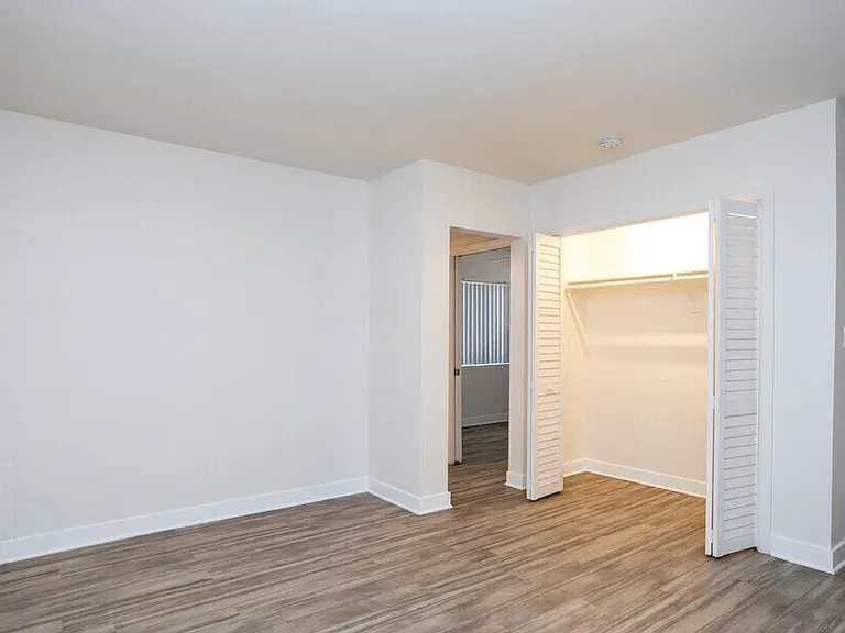 South Olive Apartments — Photo 22