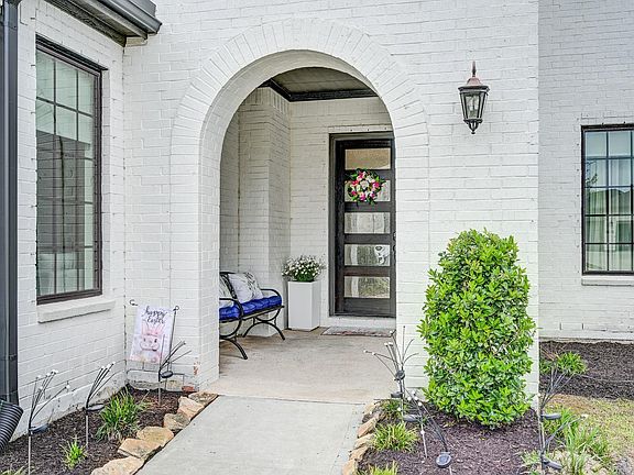 4th image of 9518 Sanger Way