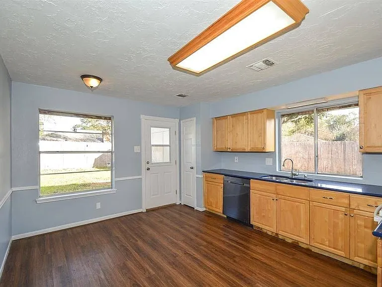 22722 Fincastle Dr — Photo 4