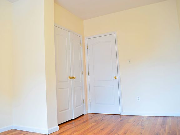 5th image of 257 15th St Ph 2X