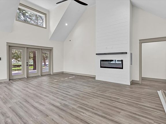 2nd image of 1212 Redwood Ave