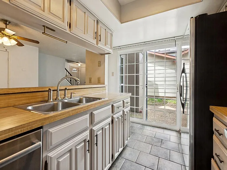 2929 Pegasus Dr — Photo 7