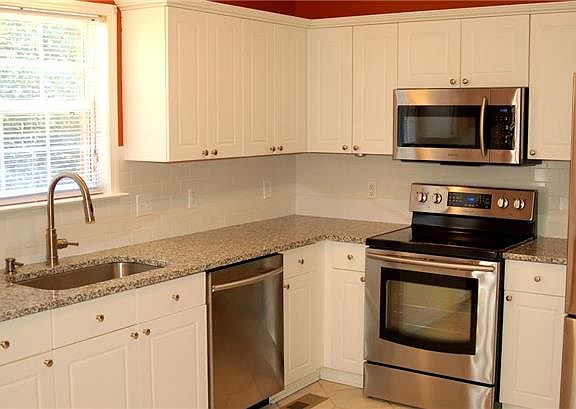 3rd image of 402 Eisenhower Dr