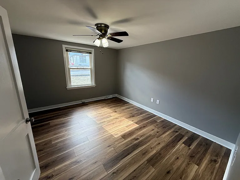 210 Hill St — Photo 13