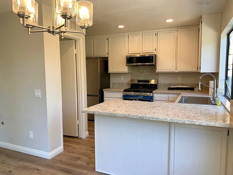 10725 Wallingford Rd — Photo 12
