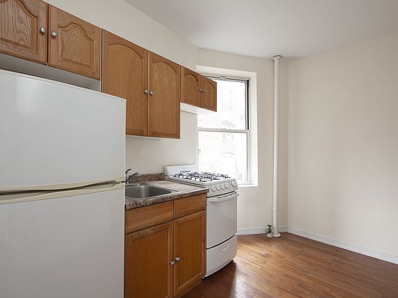 4th image of 203 W 91st St APT B
