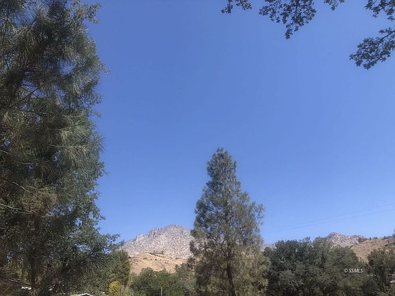 4th image of Woodland Dr