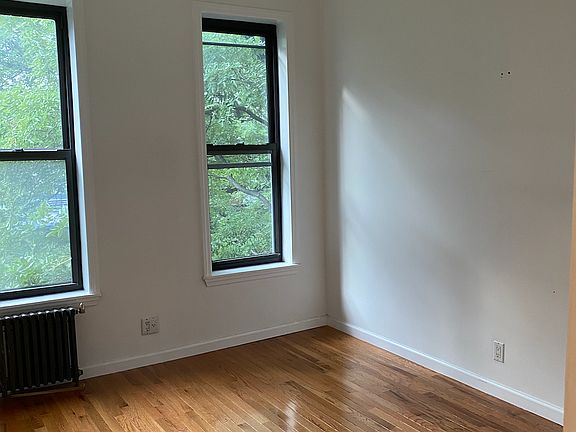3rd image of 202 Thompson St APT 11