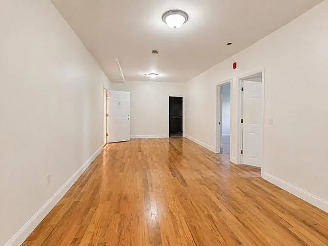 2 bed, 1.0 bath, 1000 sqft, $2,400 — Photo 2