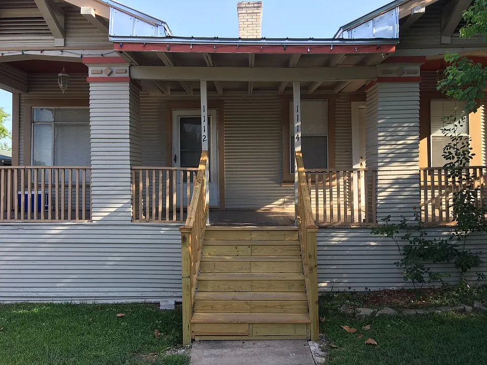 1114 W Russell Pl
