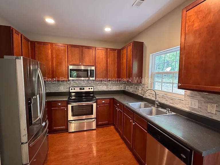912 Spring Meadow Dr — Photo 10
