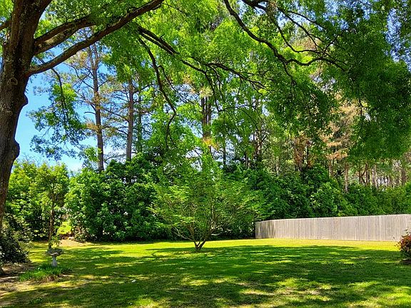 2nd image of 735 Jackson Dr