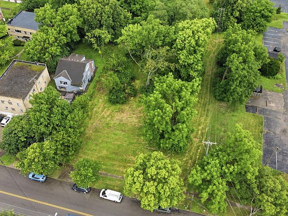 3rd image of 1143 Towne St