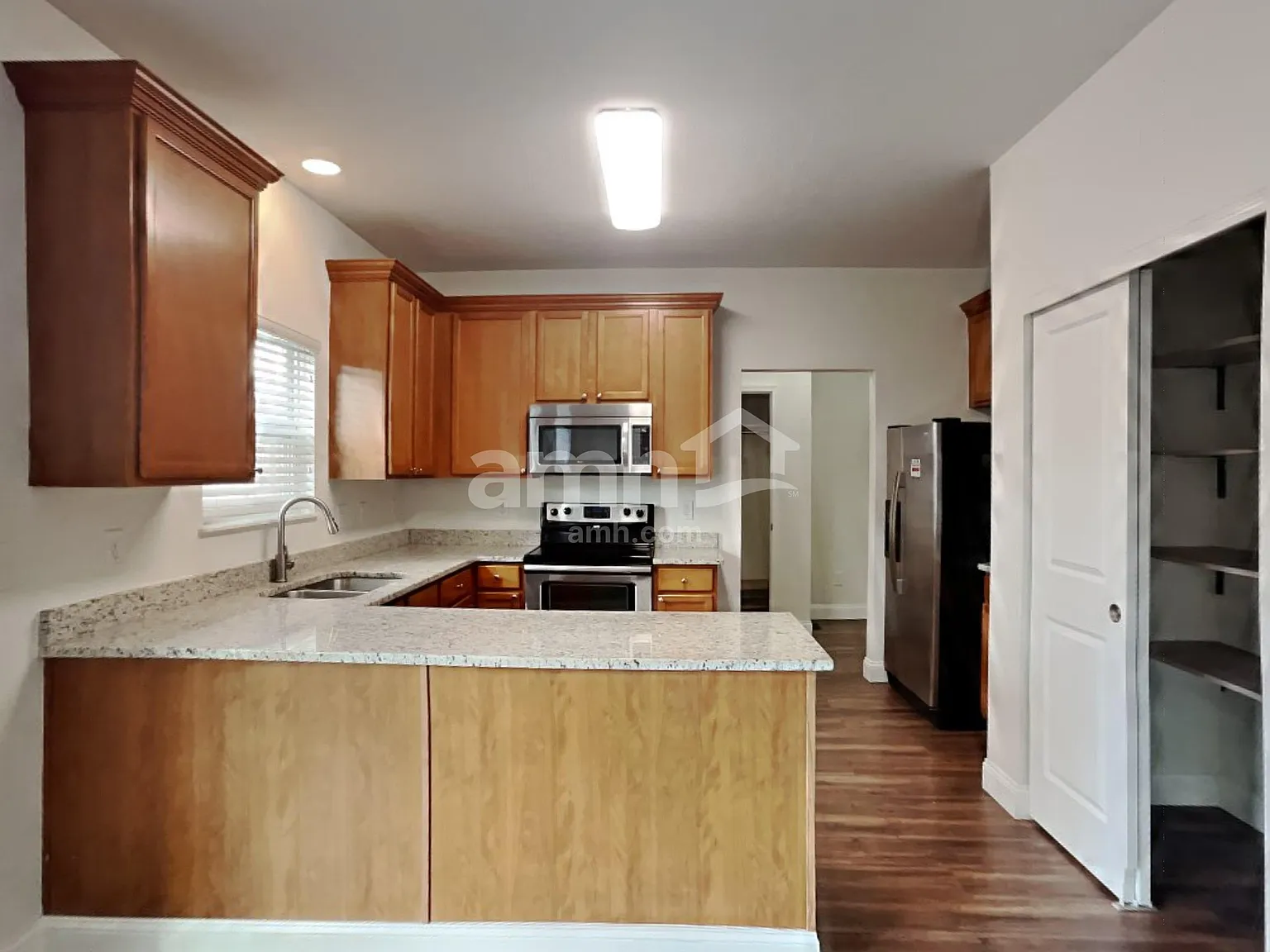 3 bed, 2.5 bath, 2080 sqft, $2,520 — Photo 3