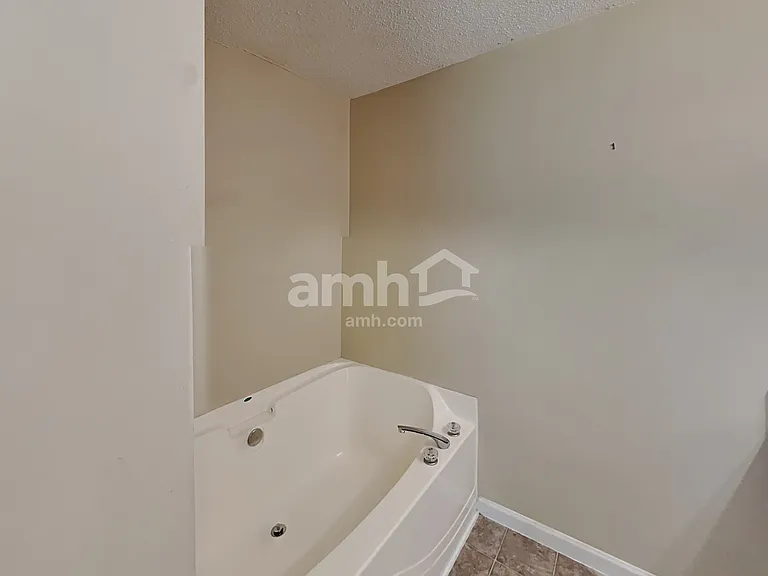 220 Remington Ct — Photo 12