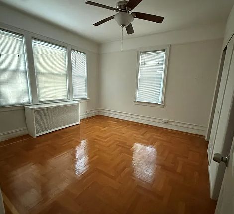 5th image of 267 Swinton Ave #3