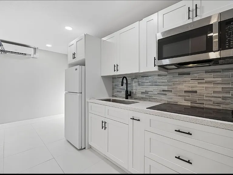 1501 SW 154th Ct — Photo 7