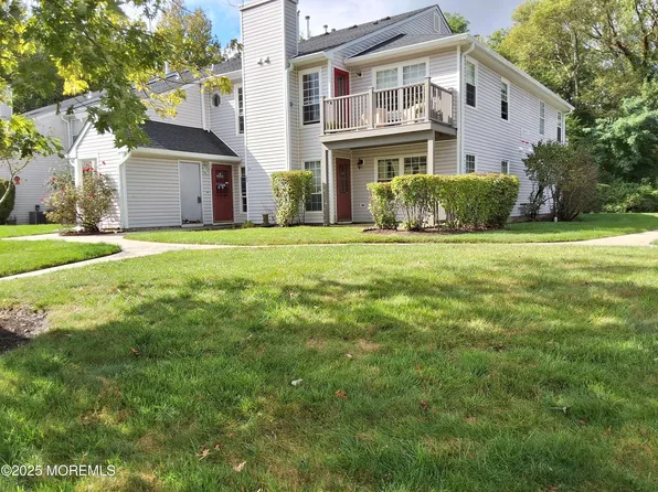 374 Hampton Place, Morganville, NJ 07751