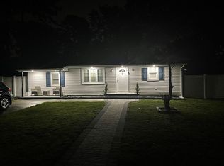 28 Gregory Ln, Central Islip, NY 11722