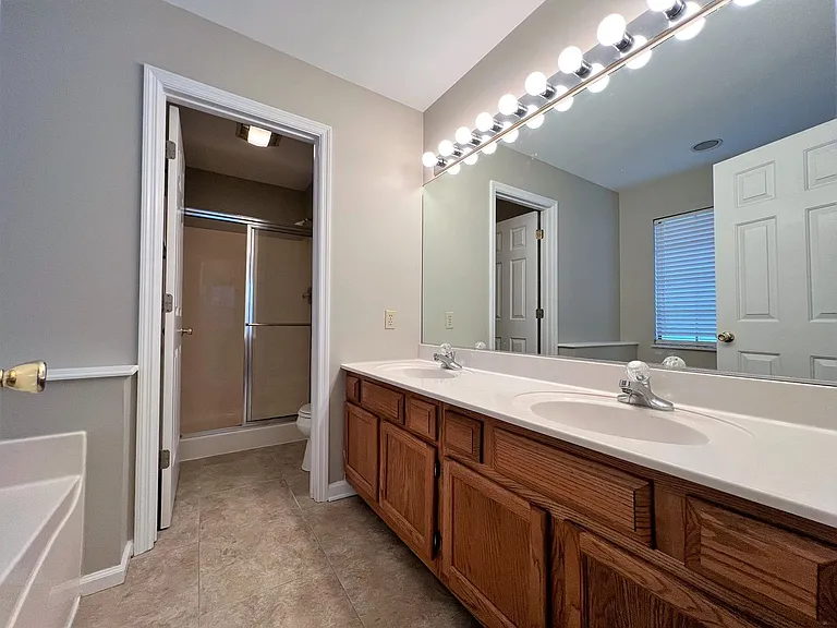 10025 Highgate Cir — Photo 11
