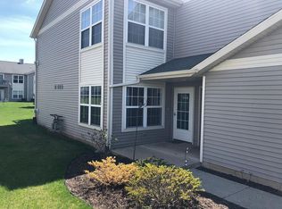 944 Kelly Ln, Sycamore, IL 60178