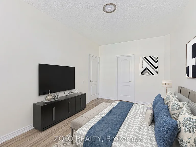 555 Yonge St #804 — Photo 16