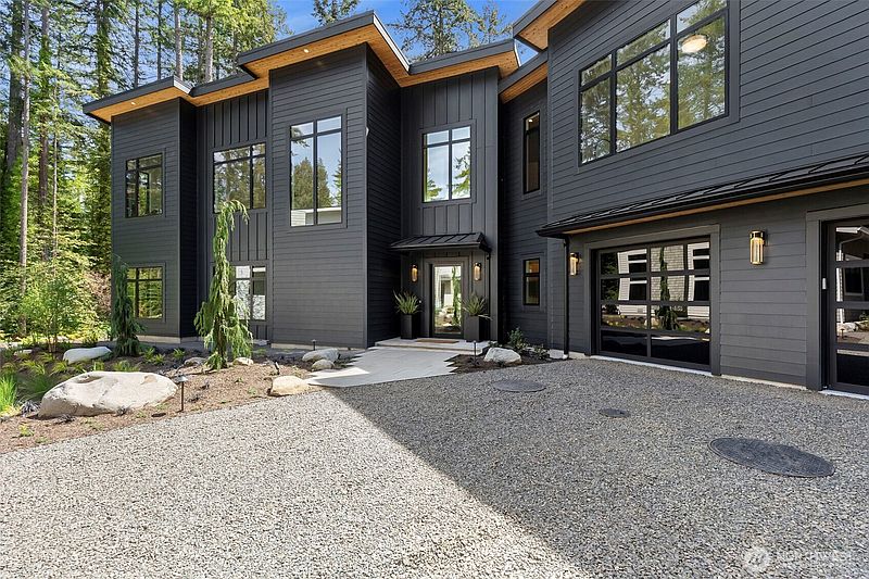 3rd image of 13982 13970 Manzanita Road NE