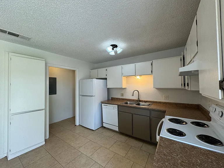 2515 Bermuda Dr — Photo 16