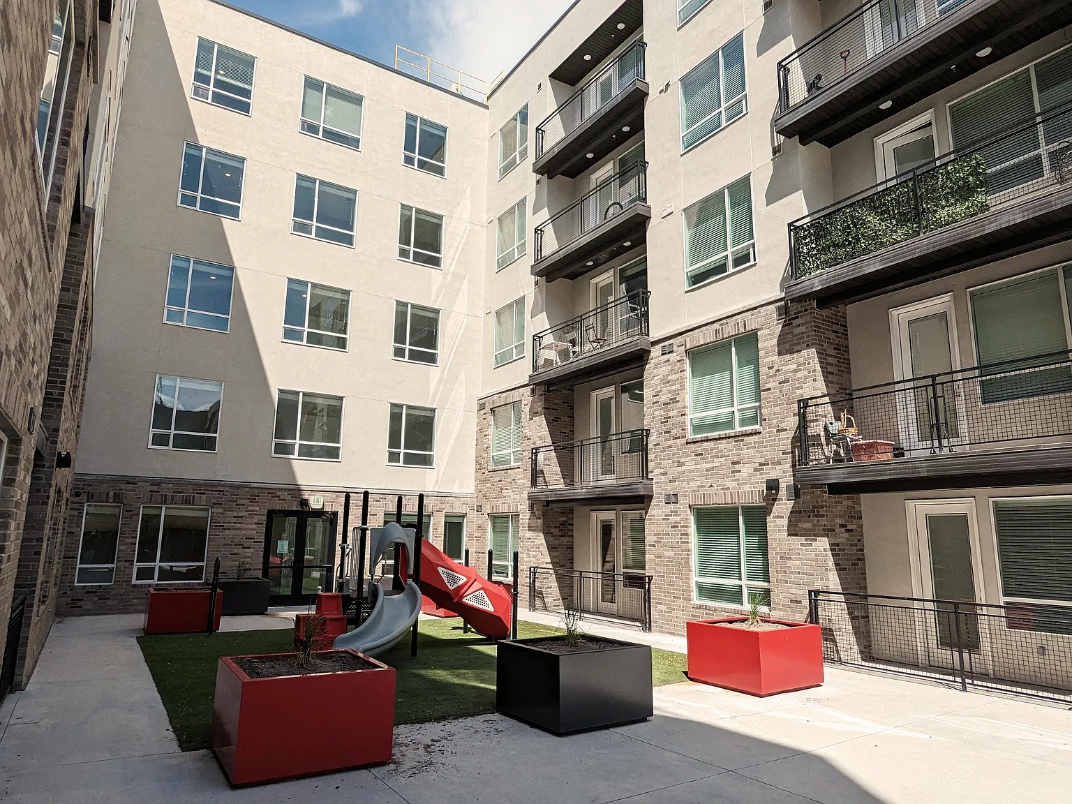 Central West Apartments — Photo 3