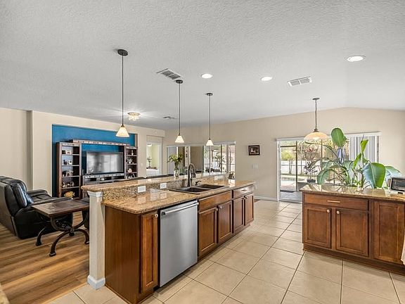 4th image of 4123 SW 46th Ter