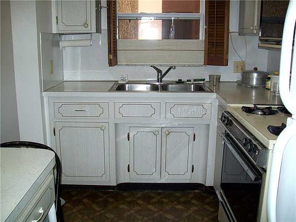 3rd image of 1847 Shore Dr S APT 810