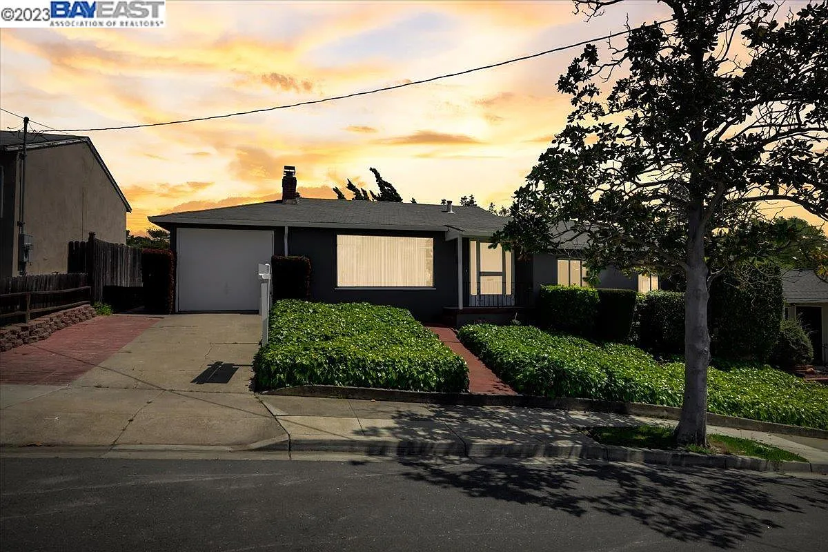 24148 Zorro Ct photo 1