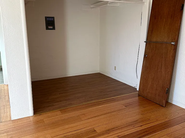 1458 E 33rd St #15 — Photo 16