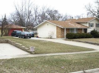 1440 Gentry Rd, Hoffman Estates, IL 60169