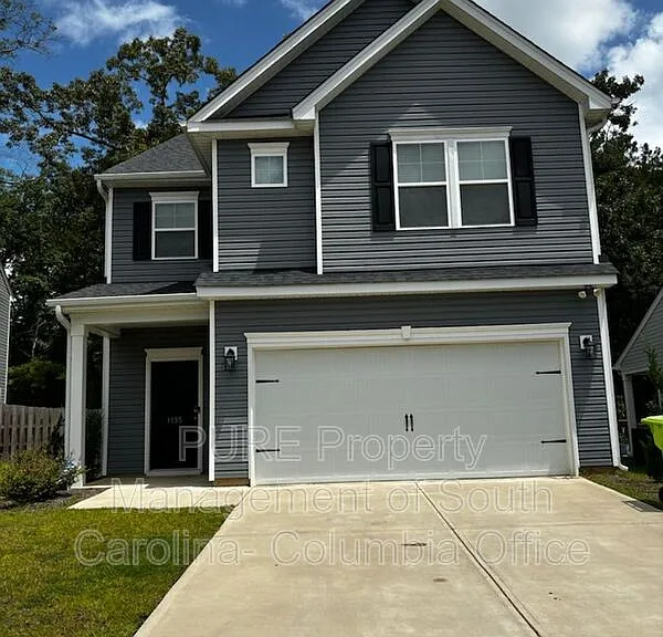 1155 Crescent Moon Loop — Photo 1