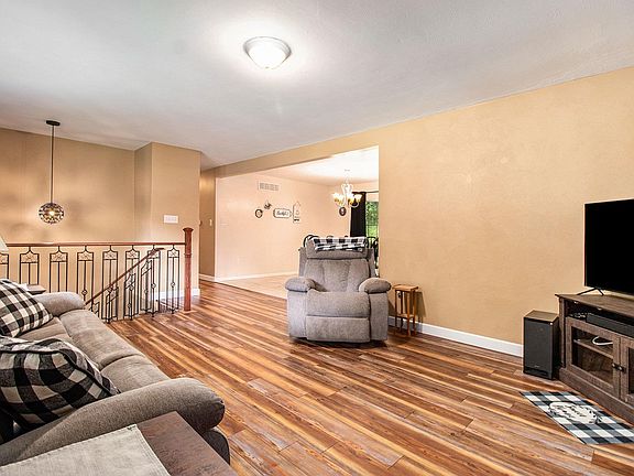 5th image of 21265 Forest Glen Dr