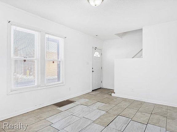 2nd image of 9 Myrtle St