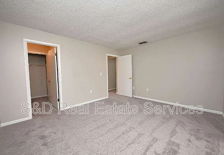 1808 Village Ct — Photo 33