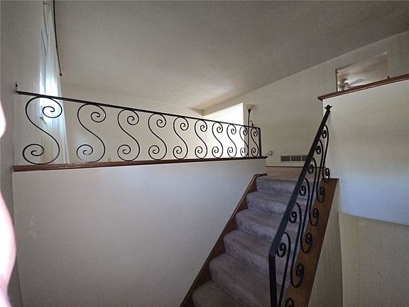2nd image of 103 Castle Dr