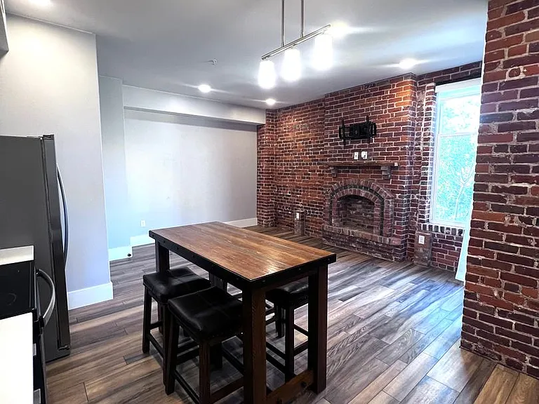 1509 E Superior St — Photo 24