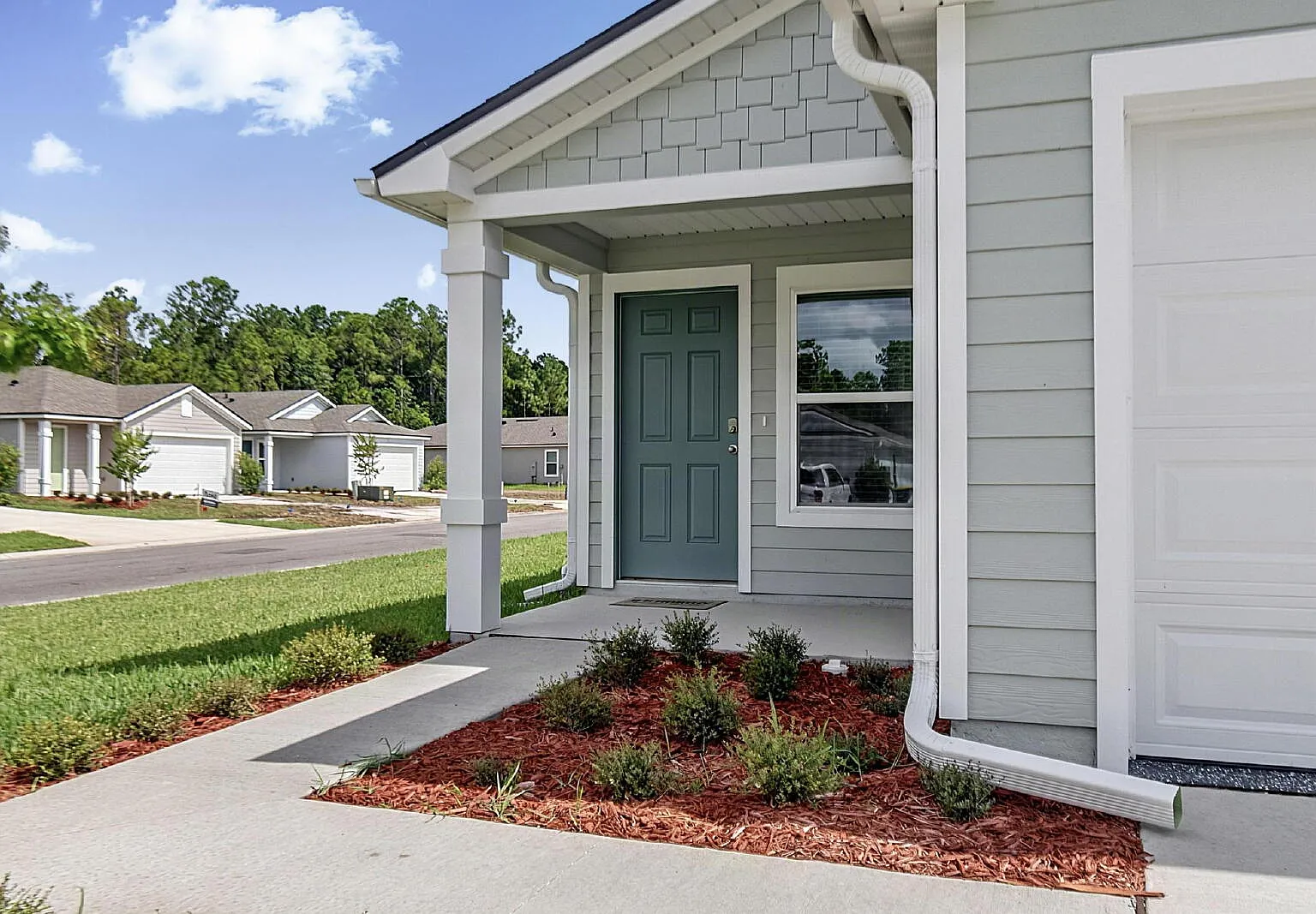 3 bed, 2.0 bath, 1400 sqft, $1,995 — Photo 2