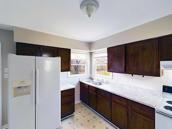 4th image of 2016 Deauville Dr