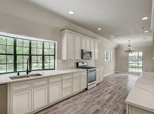5 Earlham Dr, Friendswood, TX 77546