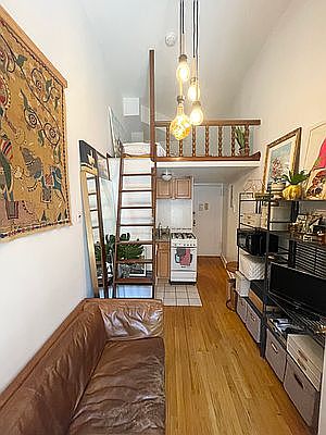 2nd image of 104 W 71st St #2D